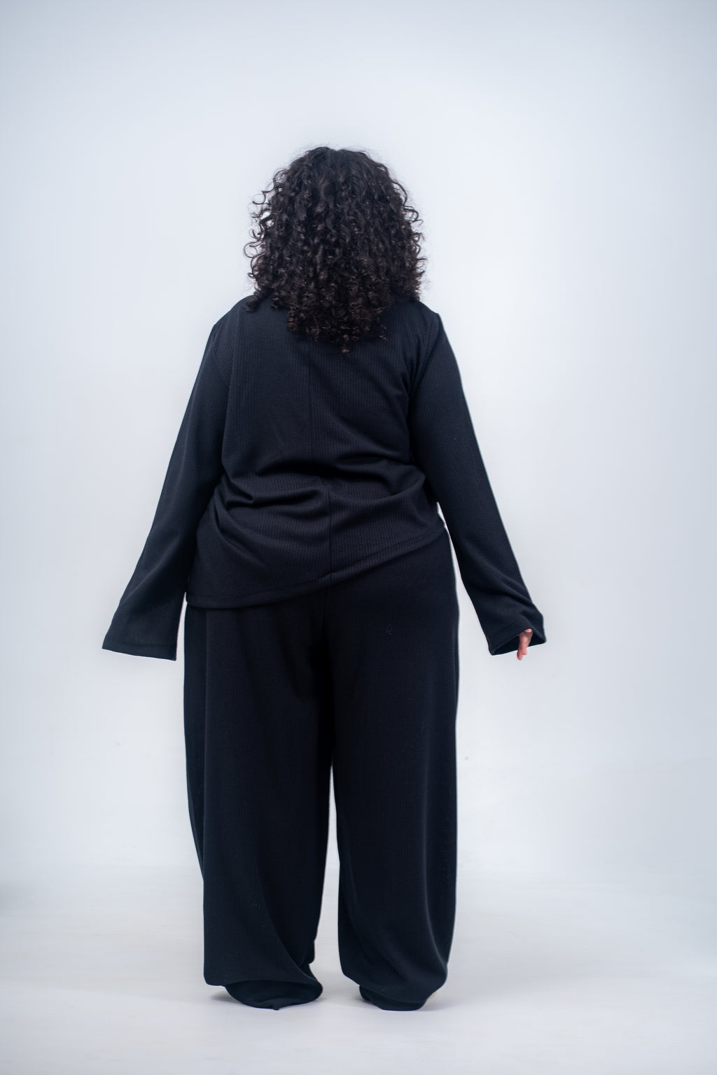 The Warm Embrace Set In Black